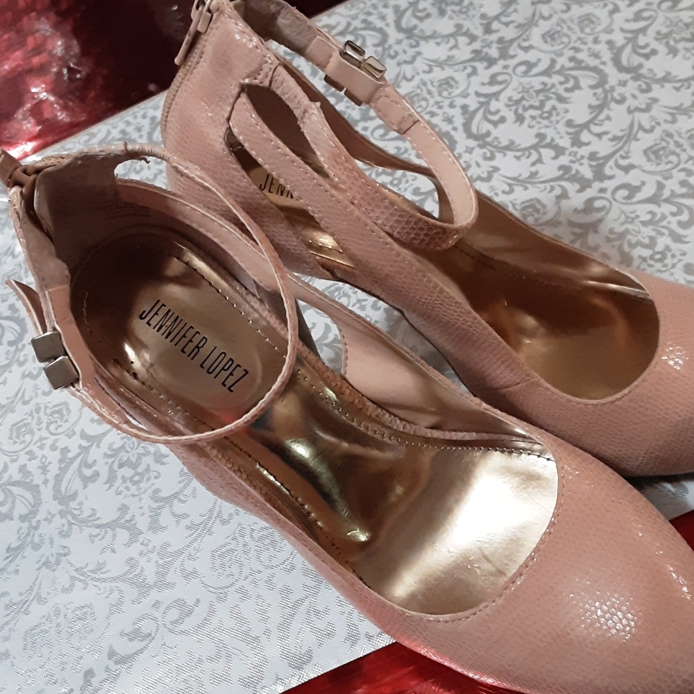 JENNIFER LOPEZ BLUSH HEELS - Picture 11 of 14